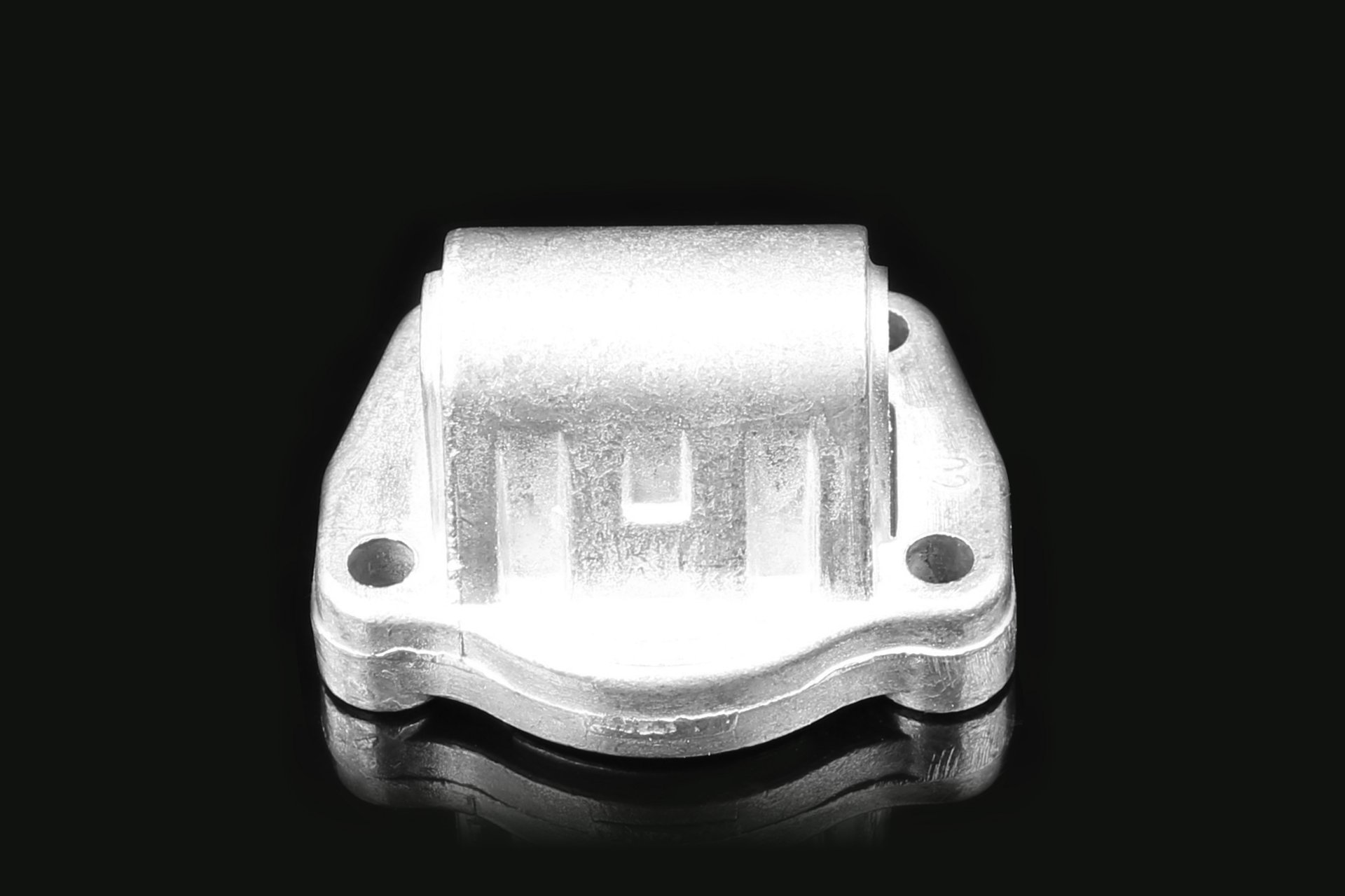 Rear cover of sea motor